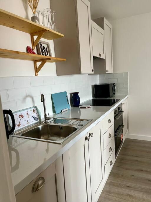 Beach Front Apartment พุชเฮลี ภายนอก รูปภาพ