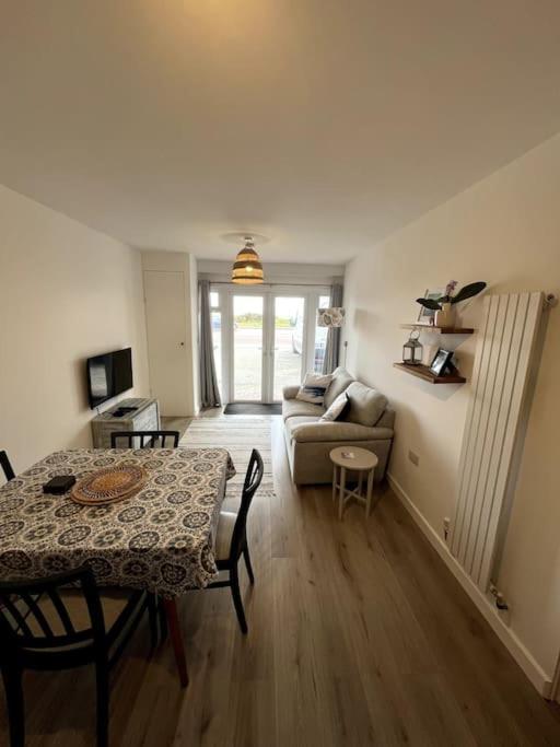 Beach Front Apartment พุชเฮลี ภายนอก รูปภาพ